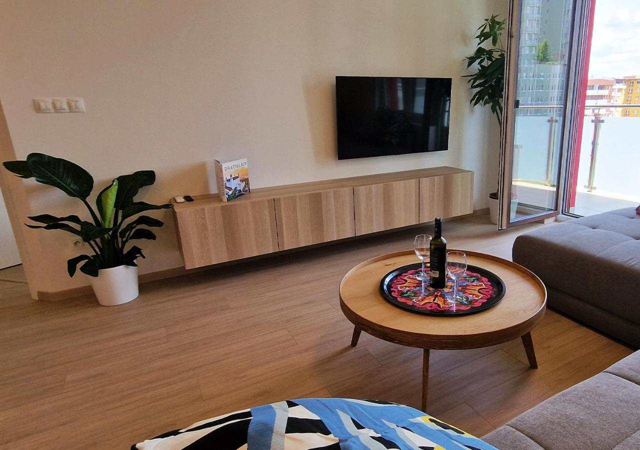 Luxury Grand By Bratislavatrip Apartmán